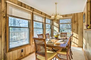 Dog-Friendly Hendersonville Cabin Deck and Views - Hendersonville - 2