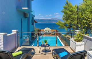 Gorgeous Home In Trogir With Jacuzzi - 3