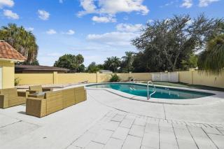 Luxurious Spacious Modern House w/ AC + Pool - Tampa - 5