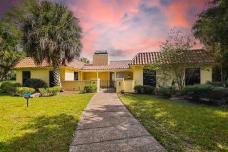 Luxurious Spacious Modern House w/ AC + Pool - Tampa - 2
