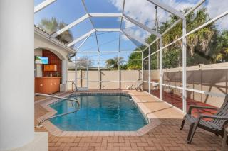 This lovely four-bedroom, 3 bath Pool villa is just minutes away from downtown Cape Coral - Cape Coral - 8