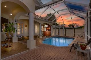 This lovely four-bedroom, 3 bath Pool villa is just minutes away from downtown Cape Coral - Cape Coral - 5