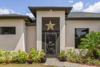 Heated Salt Water Pool, Kayaks, Pool Table - Villa Tropical Fruits - Roelens Vacations - Matlacha - 1