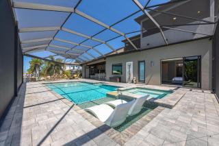 Gulf Access, Heated Salt Water Pool, Kayaks - Villa Surfside Escape - Roelens Vacations - Cape Coral - 7