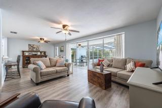 Cozy, Pool, Sleeps 6 - Villa Sunny Escape - 5