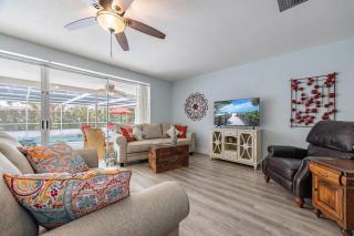 Cozy, Pool, Sleeps 6 - Villa Sunny Escape - 4
