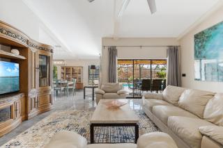 Heated Pool, Sleeps 8 - Villa Sunny Daze - 2