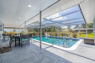 Fun, Relaxation, POOL, spacious, Sleeps 12- Villa Sea Crest Cottage - Cape Coral - 9