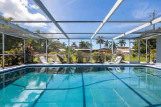 Fun, Relaxation, POOL, spacious, Sleeps 12- Villa Sea Crest Cottage - Cape Coral - 8