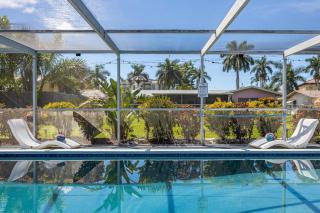 Fun, Relaxation, POOL, spacious, Sleeps 12- Villa Sea Crest Cottage - Cape Coral - 6
