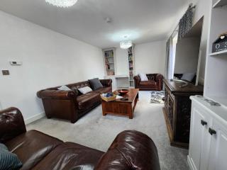 Spacious 3-bed Luxury Maidstone Kent Home - Wi-Fi & Parking - 0