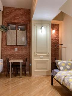 2 Bedroom 2 Bathroom Historic Apartment Newly Renovated in Tbilisi Center - Tbilisi - 4