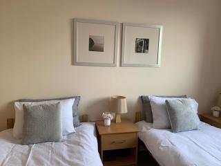 Cosy 2 bed flat near train station Basingstoke with FREE Parking! - Basingstoke - 7
