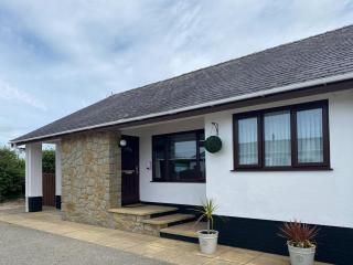 White Towers - Hw7625 - Llanwnda - 6