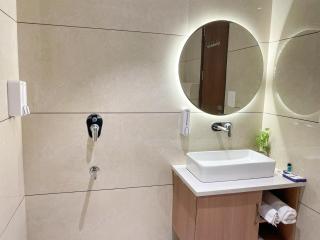 Hotel Crown Savoy, Near Railway Station & GURU NANAK DEV UNIVERSITY - 5