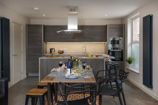 Apartment Three - Free Private Car Park - sleeps 6 - 3 shower rooms - by Ocean City Retreats - 4