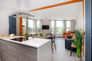 Apartment Three - Free Private Car Park - sleeps 6 - 3 shower rooms - by Ocean City Retreats - 3