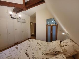 Domaine des Grands Bois Privatisé, 9 chambres, 18 personnes, salle de jeux, piscine panoramique privée et chauffée - 2