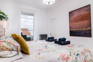 NO 8 METR0POLE TOWERS Luxury apartment with sea views Yorkshire Coast holiday Lets - Whitby - 3