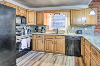 Pet-Friendly Gatlinburg Cabin with Hot Tub! - 3
