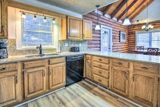 Pet-Friendly Gatlinburg Cabin with Hot Tub! - 2