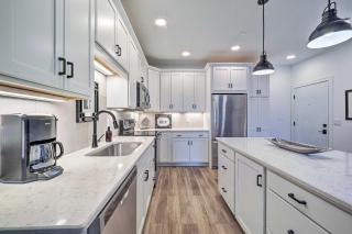 Downtown Traverse City Condo Less Than half Mi to Beach! - Traverse City - 1