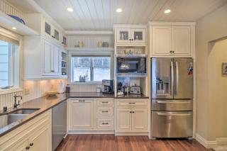 Peaceful Lakeside Retreat with Deck and Amazing Views! - Lakeside - 8