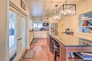 Peaceful Lakeside Retreat with Deck and Amazing Views! - Lakeside - 3