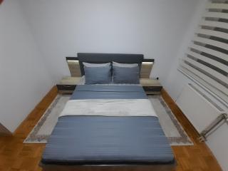 Gray Apartment 1 Pristina - 4