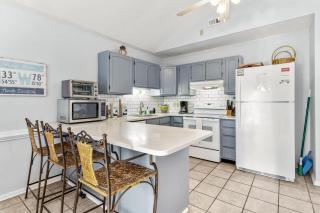 Large and roomy house across from the beach with WiFi, W/D, central AC, and deck - 2