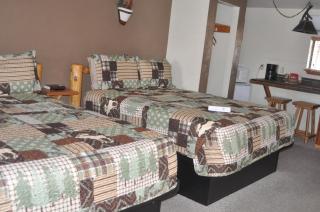 Nine Pines Motel - 6