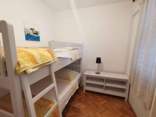Three-Bedroom Apartment in Vinisce I - Vinišće - 2