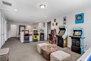 Spacious 8 BDR Family Home with Arcades and Free Pool Heat - 9