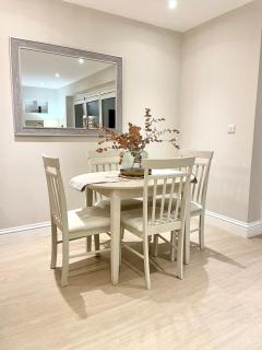 Modern, central bungalow with Large Garden - Bournemouth - 1