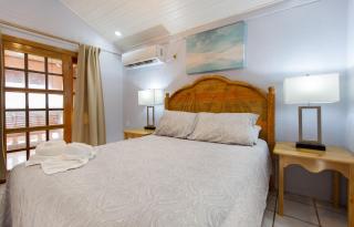 Sea Eye Hotel - Sunset Building - Utila - 8