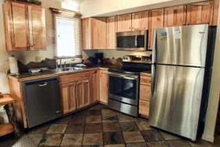 King Bed Condo with Personal Hot Tub on Deck with River View condo - Estes Park - 6