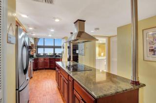 Elegance on the open water Beautiful Split Level Penthouse has Panoramic Vews of the Gulf Coast - Port Aransas - 4