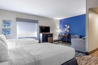 Best Western Plus Castlerock Inn & Suites - Bentonville - 3