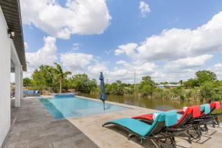 Gulf access, Heated Salt Water Pool & Kayaks - Villa Adventure Cove - Roelens Vacations - Cape Coral - 6