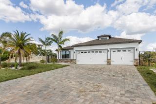 Gulf access, Heated Salt Water Pool & Kayaks - Villa Adventure Cove - Roelens Vacations - Cape Coral - 1