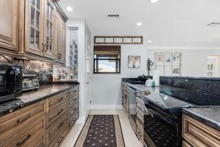 Aqua Escape - Cape Coral - Roelens Vacations Gulf Access- Minutes to the River- Kayaks-Dog Friendly - Cape Coral - 3