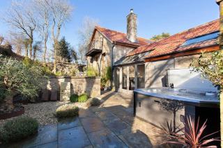 The Little Barn @ Bath With LARGE Hot Tub - Bath - 0