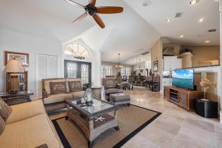 Pool, Gulf Access, Beautiful Views of Bimini Basin, Dock with Tiki Hut - Villa Bimini Basin - Cape Coral - 5