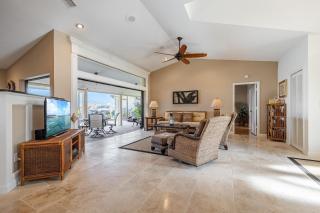 Pool, Gulf Access, Beautiful Views of Bimini Basin, Dock with Tiki Hut - Villa Bimini Basin - Cape Coral - 2