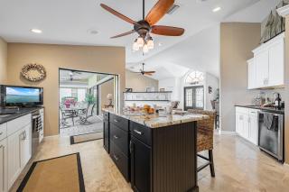 Pool, Gulf Access, Beautiful Views of Bimini Basin, Dock with Tiki Hut - Villa Bimini Basin - Cape Coral - 1