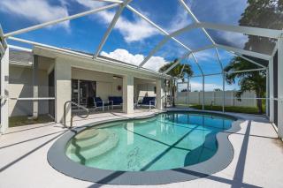 Heated Pool, Waterfront, Quiet, restaurants, beaches, sleeps 6-Villa Cape Haven - Matlacha - 5