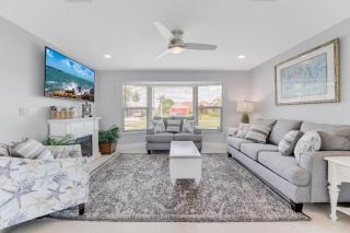 Pet Friendly, Lake view, Game Room - Villa Coral Palace - Roelens Vacations - Cape Coral - 2