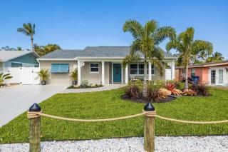 Mid Island - Villa Hibiscus - Fort Myers Beach - Roelens Vacations - Fort Myers Beach - 0