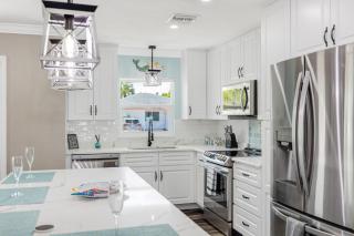 Mid Island - Villa Hibiscus - Fort Myers Beach - Roelens Vacations - Fort Myers Beach - 1