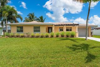 Villa Otterly Amazing- Roelens Vacations - Cape Coral - 1